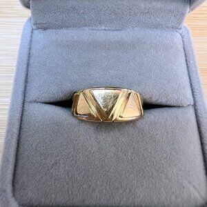 18K YG Triangolini Triangle Textured Ring